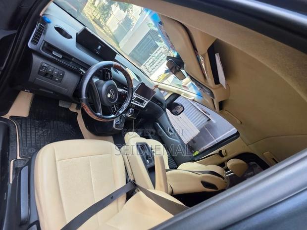 Hyundai Staria 2024 Gray