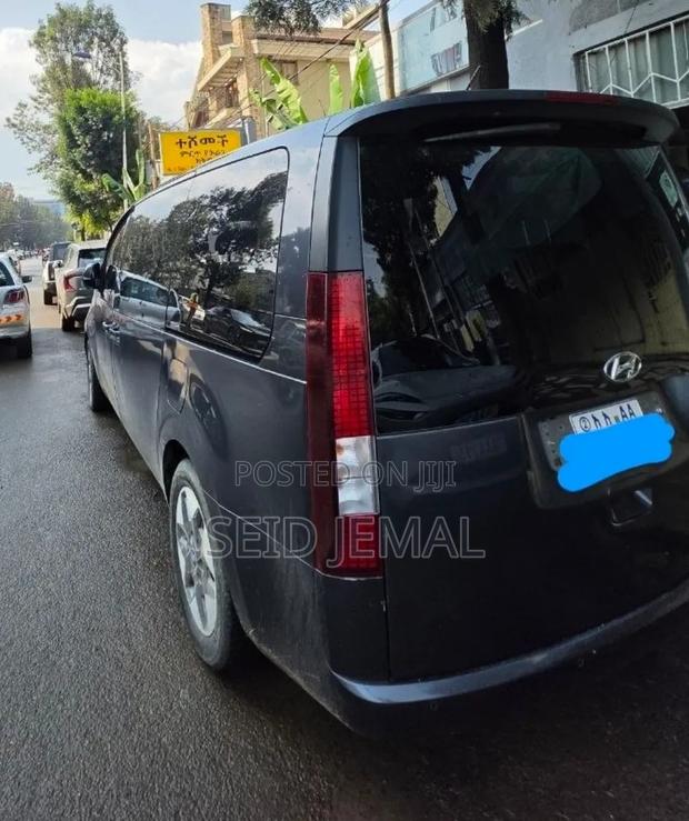 Hyundai Staria 2024 Gray