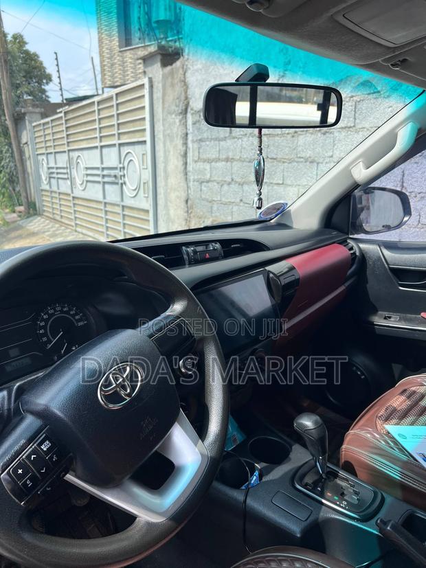 Toyota Hilux 2021 White