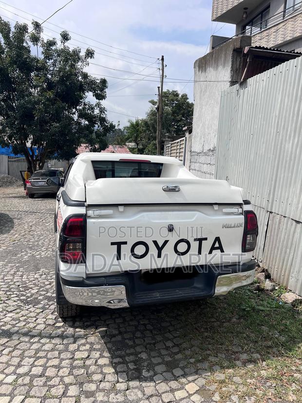 Toyota Hilux 2021 White