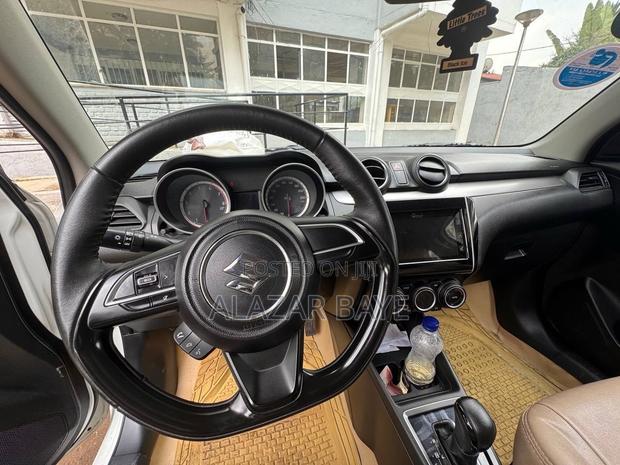 Suzuki Swift 2022 White
