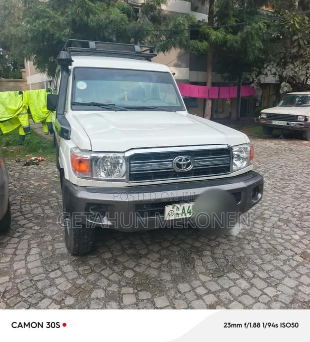 Toyota Land Cruiser 2015 White