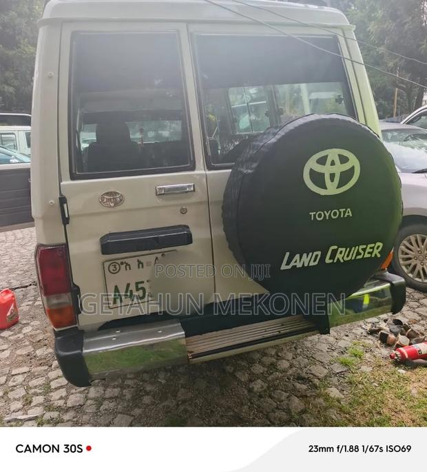 Toyota Land Cruiser 2015 White
