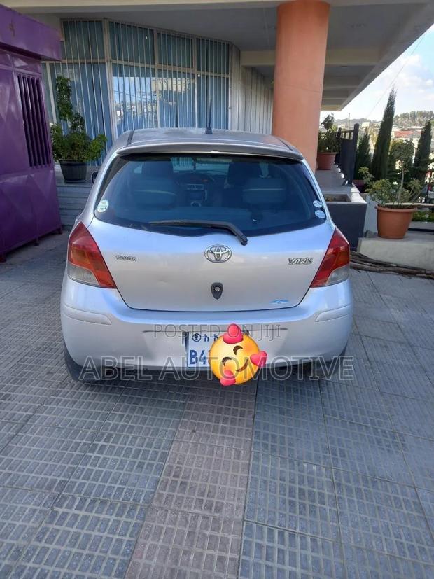 Toyota Yaris 2010 Silver