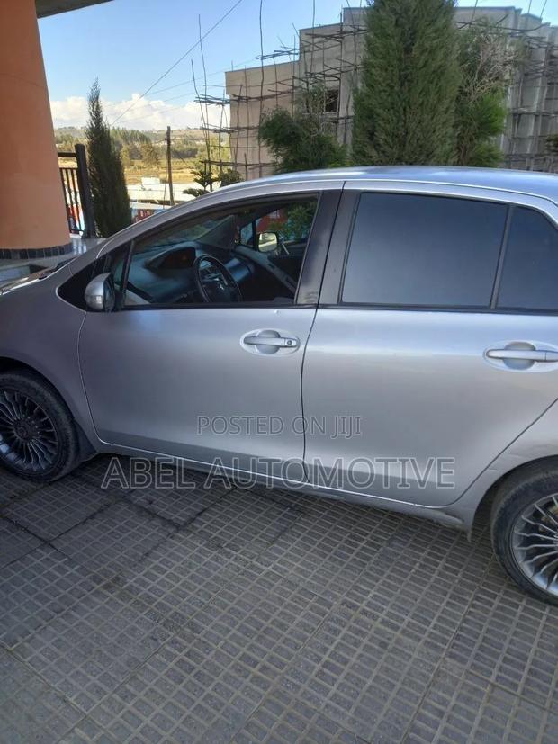 Toyota Yaris 2010 Silver