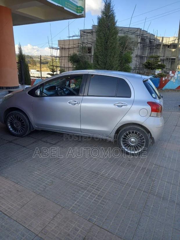 Toyota Yaris 2010 Silver