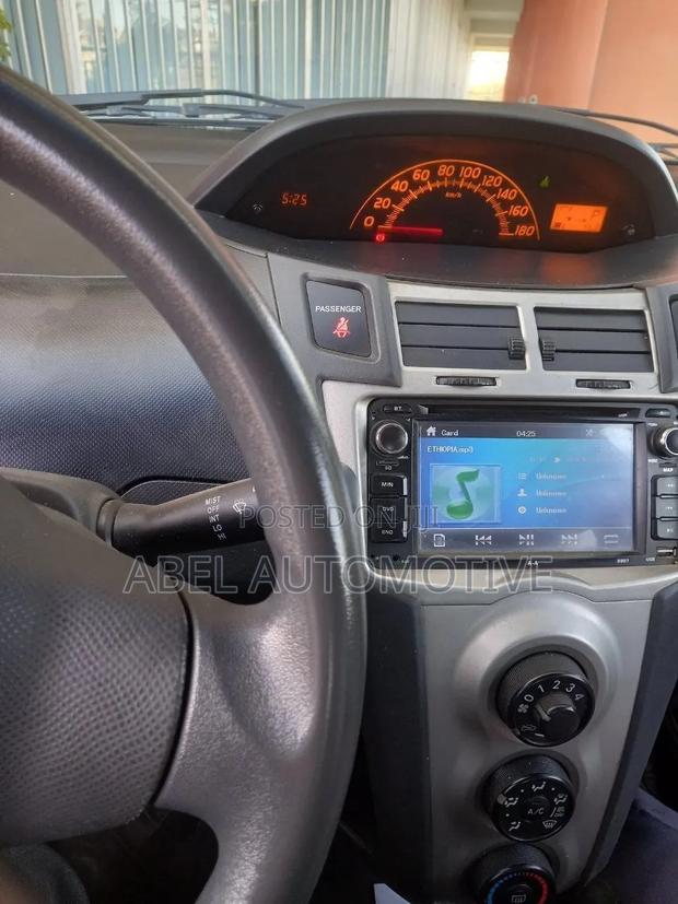 Toyota Yaris 2010 Silver