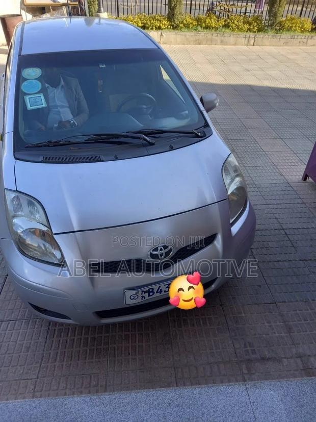 Toyota Yaris 2010 Silver