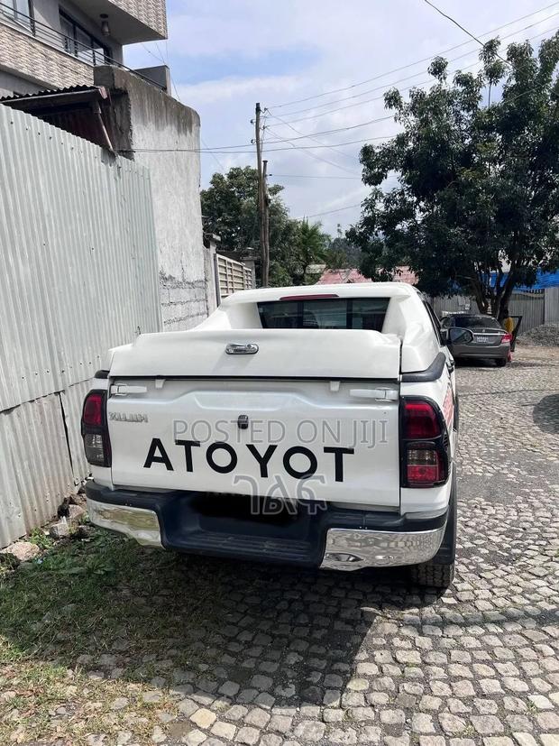 Toyota Hilux 2021 White