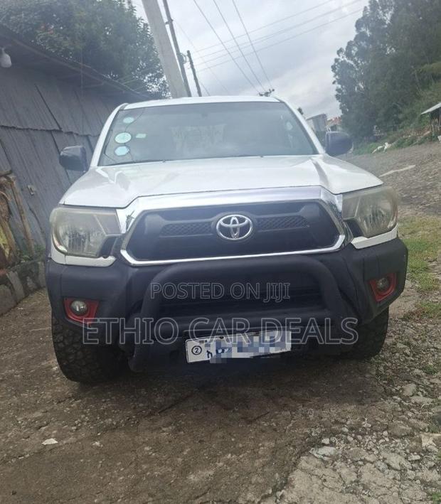 Toyota Tacoma 2015 White