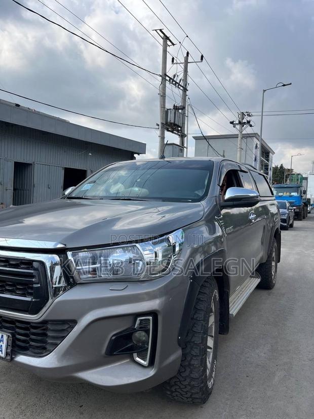 Toyota Hilux 2018 Silver