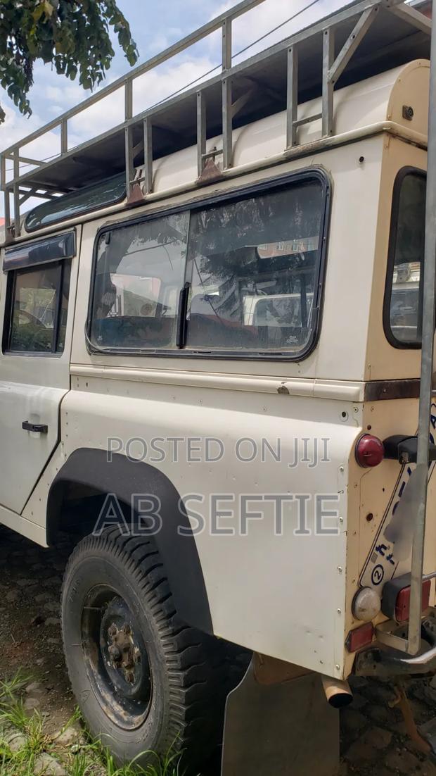 Land Rover Defender 2000 White