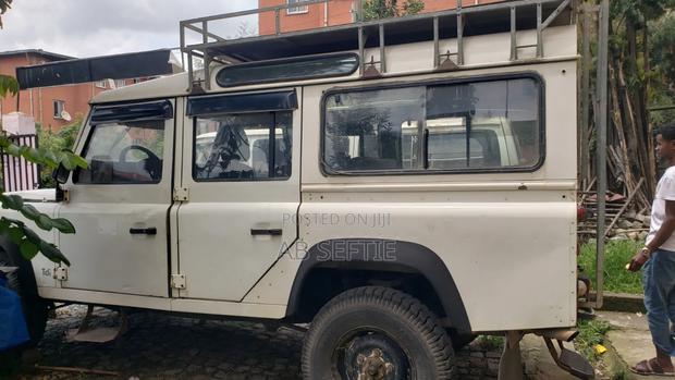 Land Rover Defender 2000 White