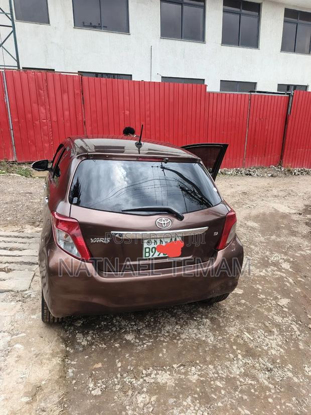 Toyota Yaris 2012 Brown