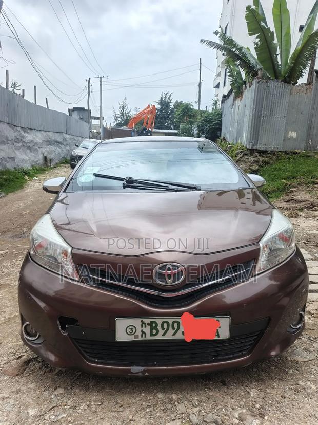Toyota Yaris 2012 Brown