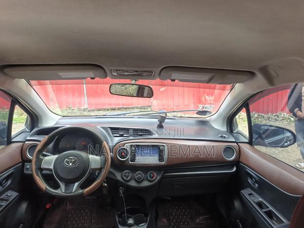 Toyota Yaris 2012 Brown
