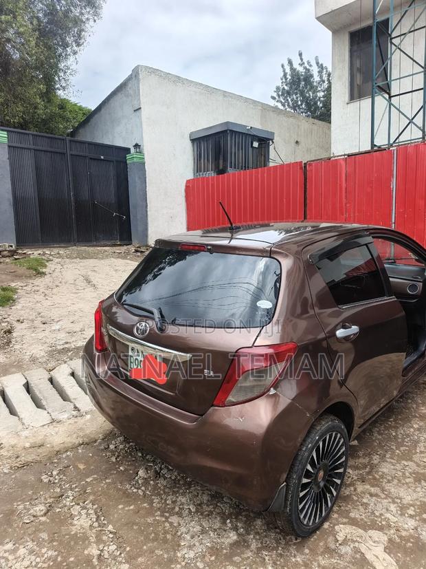 Toyota Yaris 2012 Brown