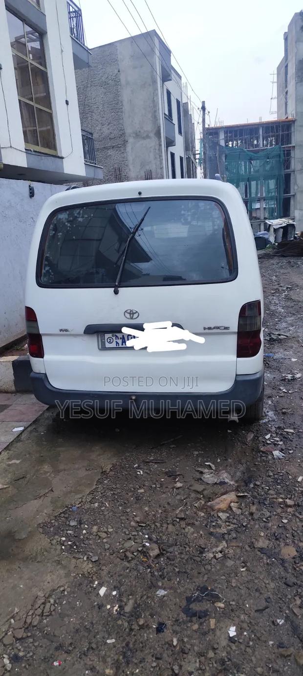 Toyota Grand HiAce 2001 White