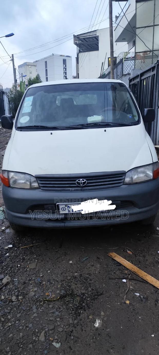 Toyota Grand HiAce 2001 White