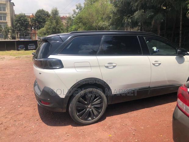 Peugeot 5008 2021 White