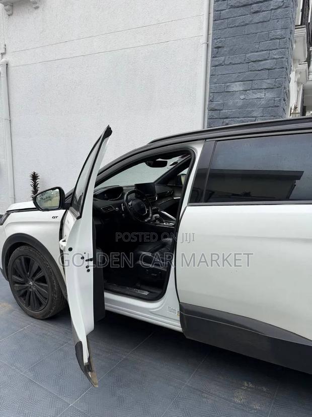 Peugeot 5008 2021 White