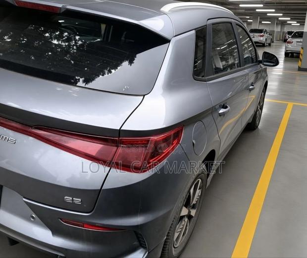 BYD E2 43 kWh 94 hp FWD 2024 Gray