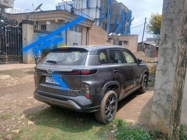 Toyota Urban Cruiser 2024 Gray