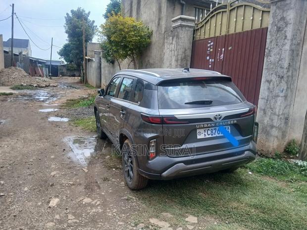 Toyota Urban Cruiser 2024 Gray