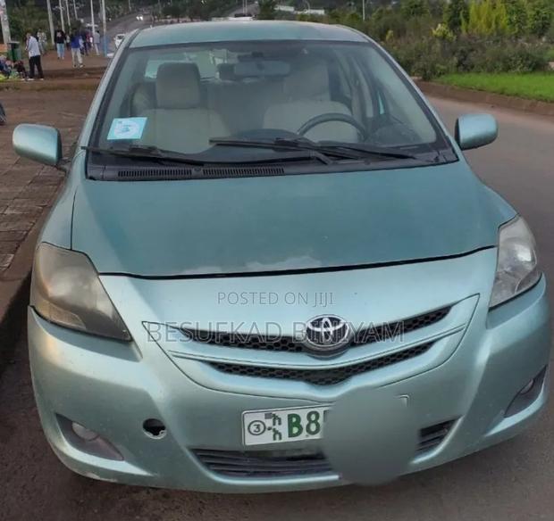 Toyota Belta 2006