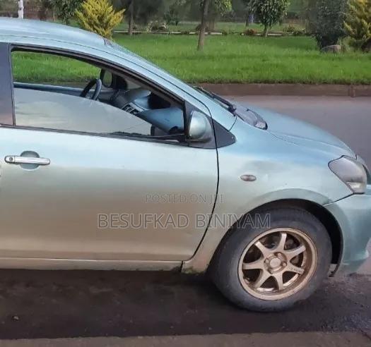 Toyota Belta 2006