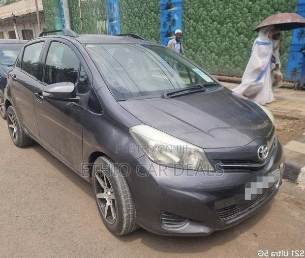 Toyota Yaris 2012 Black