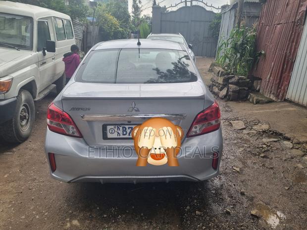 Mitsubishi Attrage 2021 Silver