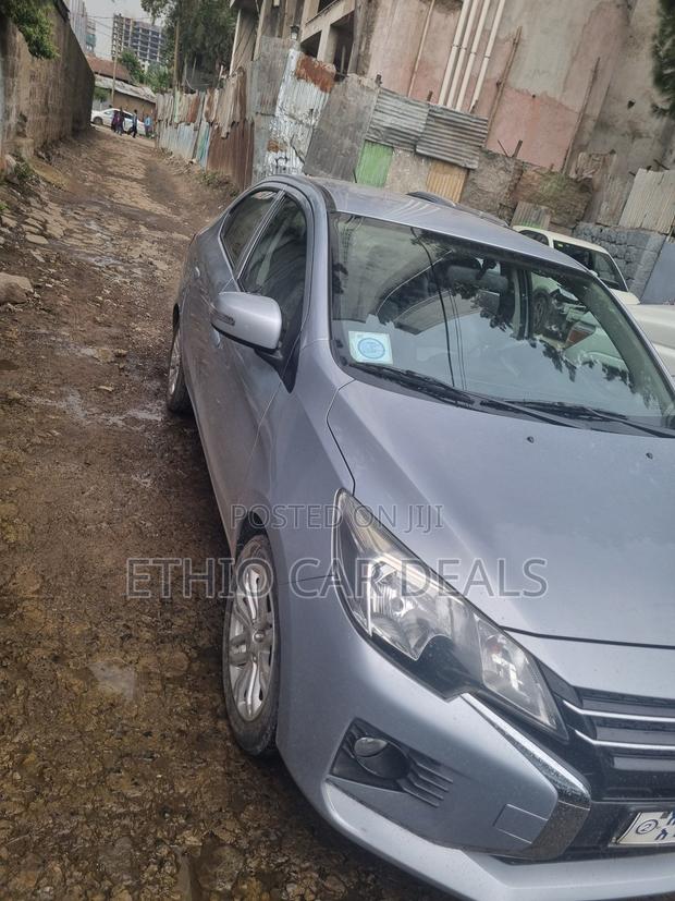 Mitsubishi Attrage 2021 Silver