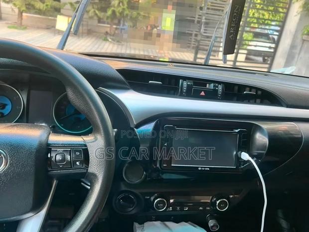 Toyota Hilux 2017 Gray