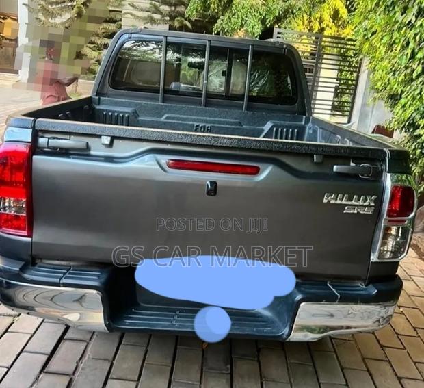 Toyota Hilux 2017 Gray