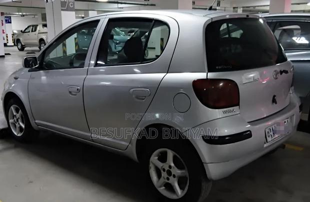 Toyota Vitz 2004 Silver