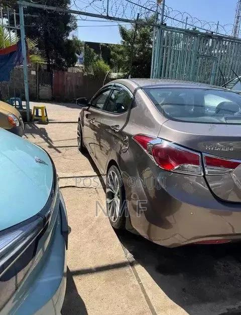 Hyundai Elantra 2012 Gray