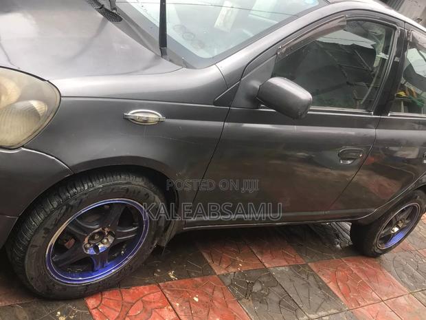 Toyota Vitz 1999 Black