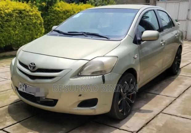 Toyota Yaris 2009 Gold