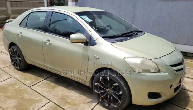 Toyota Yaris 2009 Gold