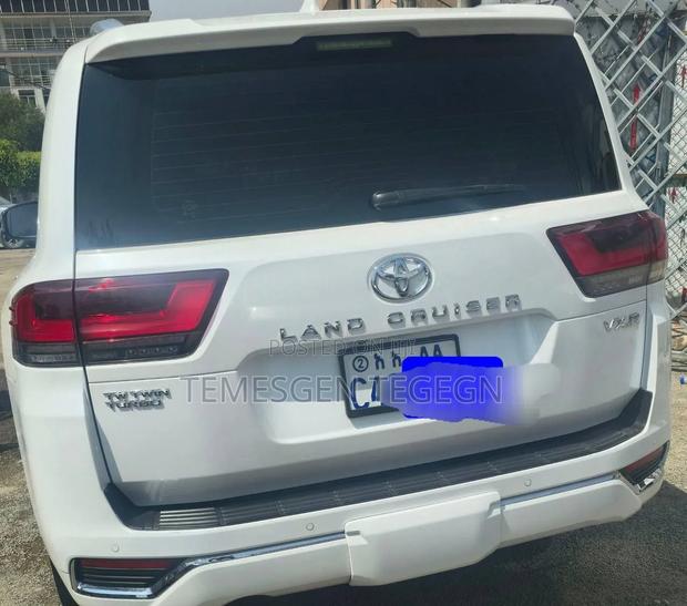 Toyota Land Cruiser 2023 White