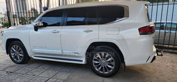 Toyota Land Cruiser 2023 White