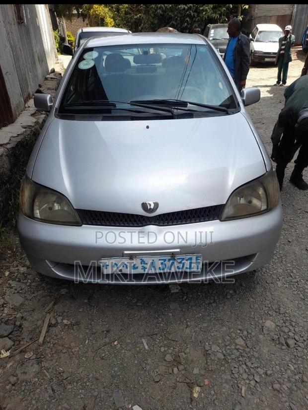 Toyota Platz 2001 Silver