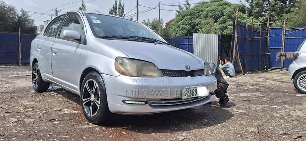 Toyota Platz 2001 Silver