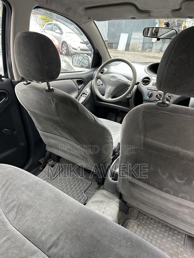 Toyota Platz 2001 Silver