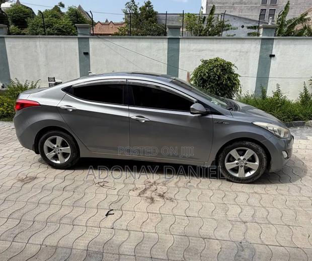 Hyundai Avante 2013 Silver