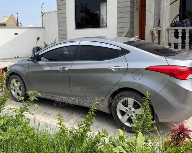 Hyundai Avante 2013 Silver