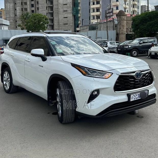 Toyota Highlander Limited AWD 2023 White
