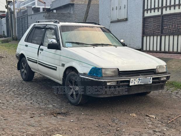 Toyota Corolla 1987 White