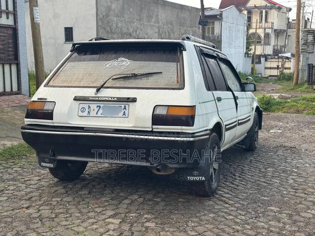 Toyota Corolla 1987 White